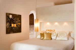 Gold Suites - Small Luxury Hotels of the World Santorini Greece