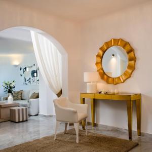 Gold Suites - Small Luxury Hotels of the World Santorini Greece