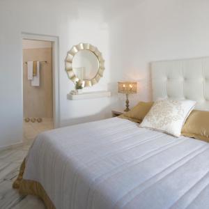 Gold Suites - Small Luxury Hotels of the World Santorini Greece