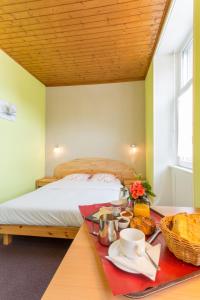 Hotels HOTEL RESTAURANT COLLIN : photos des chambres