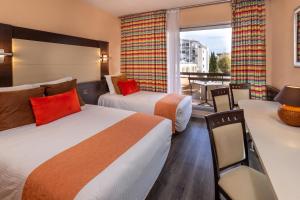 Hotels The Originals City, Hotel Galaxie, Nice Aeroport : photos des chambres