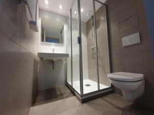 Hotels Lodge Les Merisiers : photos des chambres