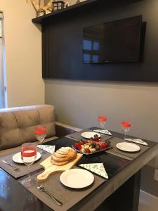 Lindo apto, 100metros da praia, na Av Brasil com a Av Central melhor localização