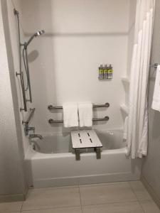 Holiday Inn Express & Suites - Madison West - Middleton by IHG