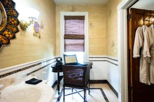 Deluxe Double Room with Shower room in Historic Webster House Bed and Breakfast Inn