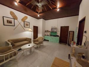 Shared lounge/TV area