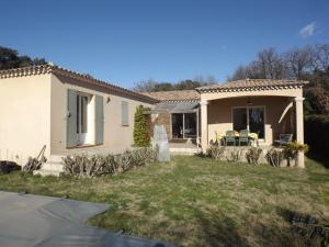 Maisons de vacances VILLA EN CAMPAGNE POUR 8 PERS AVEC PISCINE PARC CLOTURE : photos des chambres