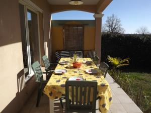 Maisons de vacances VILLA EN CAMPAGNE POUR 8 PERS AVEC PISCINE PARC CLOTURE : photos des chambres