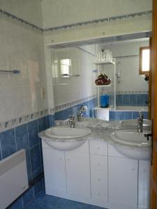 B&B / Chambres d'hotes Le Moulin du Barthas : Chambre Double avec Baignoire