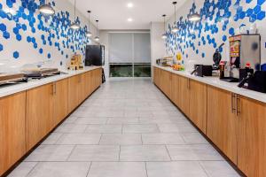 King Room - Mobility Access/Non-Smoking room in La Quinta by Wyndham San Antonio Alamo City