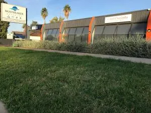 Moonraker Motor Inn - Peak Hill