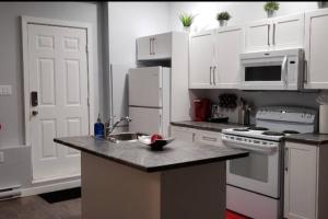 Beautiful 1 BDR Apt #G Hull/Ott by Amazing Property Rentals - 3hvězdičkové hotely ve městě Gatineau
