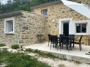 Maisons de vacances le pavillon pierre naturelle : photos des chambres