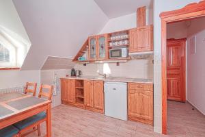 One-Bedroom Apartment No. 6 room in Apartments White - Hill