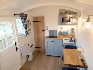 Yew Tree View Luxury Shepherd's Hut - Todber