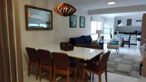 Apto a uma quadra do mar em torres