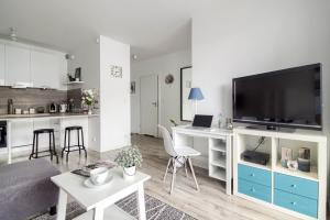 M&R Apartament Airport&Business Premium Komputerowa - underground garage - free WiFi - Netflix - self check-in - 5 min from Chopin Airport