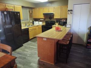 2BR Gated Escape With A Pool And Walk to Dining and Trails