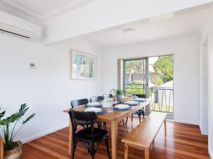 The Norburn, 3 Norburn Avenue - aircon, wifi, boat parking, close to water & clubs