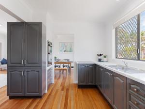 The Norburn, 3 Norburn Avenue - aircon, wifi, boat parking, close to water & clubs