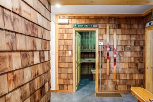 The Moose Lodge, Hot Tub and Sauna, by Property Valet