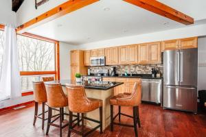 The Moose Lodge, Hot Tub and Sauna, by Property Valet