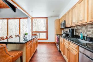 The Moose Lodge, Hot Tub and Sauna, by Property Valet