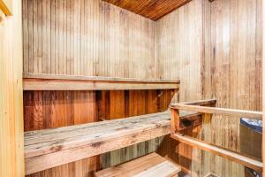 The Moose Lodge, Hot Tub and Sauna, by Property Valet