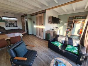 Two-Bedroom Apartment room in Bed & Breakfast Aan de Bagijnstraat.