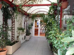 Hôtel De La Perdrix Rouge