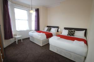 Quadruple Room room in Manor House London