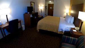 Queen Room - Accessible/Non Smoking/1st Floor room in Quality Inn & Suites Manistique