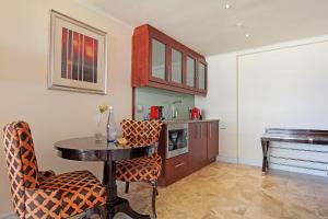 Taj Hotel Cape Town - luxury 5 star suites - very spacious with kitchenette, Lions Head views