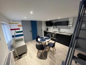 Appartements Logements equipes a Onnaing avec espace Balneo en OPTION proche Toyota, autoroute et Valenciennes : photos des chambres