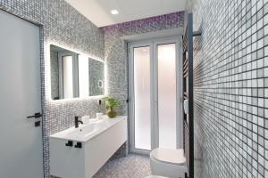 Luxury Wellness SPA Apartment with Jacuzzi Hammam Chromotherapy with parking