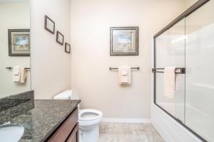 Three-Bedroom Apartment with Lake View room in Majestic at Table Rock