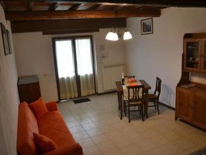 One-Bedroom Holiday Home room in Welcoming Farmhouse in Monticiano with Garden