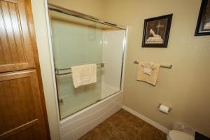 Four-Bedroom Apartment with Lake View room in Majestic at Table Rock