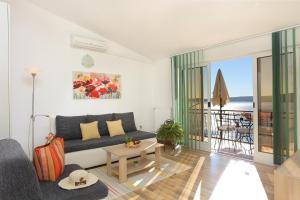 One-Bedroom Apartment with Balcony and Sea View room in Apartments by the sea Seget Donji Trogir - 18488