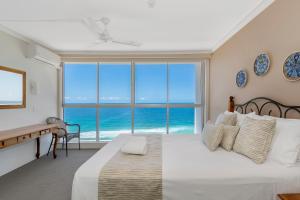 Golden Sands on the Beach - Absolute Beachfront Apartments