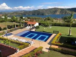 Finca Lago Calima with Excellent view - Los Chorros