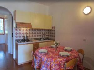 Flat in a poolside residence-Beahost