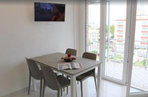 Joyful sea-view apartment with beach place