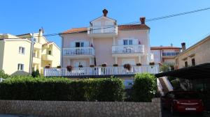 Apartments Ravlić Ana