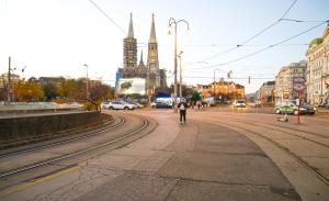Central Apartment for 4 near City Center & Metro U2