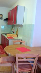 One bedroom apartement with sea view enclosed garden and wifi at Zadar 3 km away from the beach