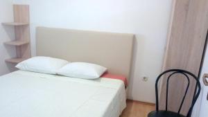 One bedroom apartement with sea view enclosed garden and wifi at Zadar 3 km away from the beach