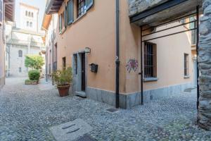 Ice Queen Chamber by RentComo