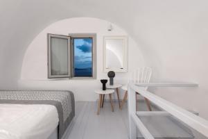 Cave Suite with Caldera & Sea View