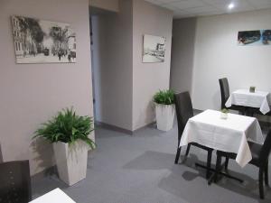 Hotels Contact Hotel de France : photos des chambres